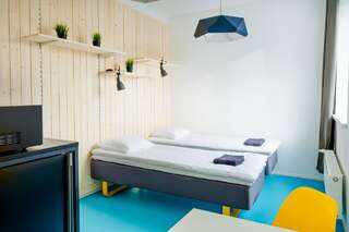 Хостелы Hektor Design Hostel Тарту Двухместный номер с 2 отдельными кроватями и собственной ванной комнатой-2